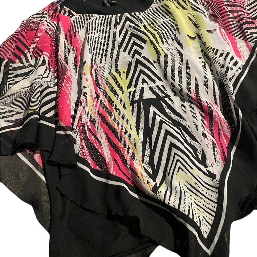 New Directions Black and Pink Geometric Top